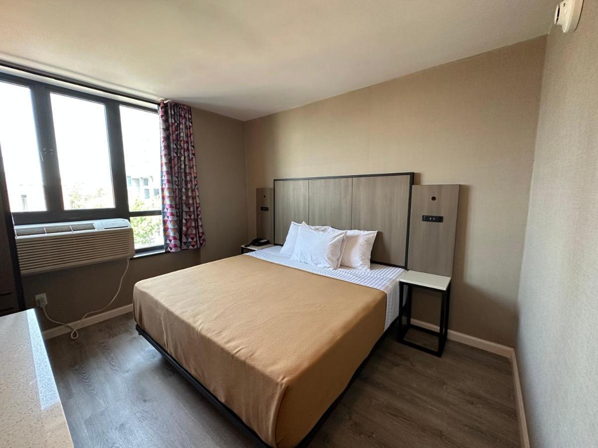 Regal Inn & Suites New York Laguardia Hotel Eksteriør billede